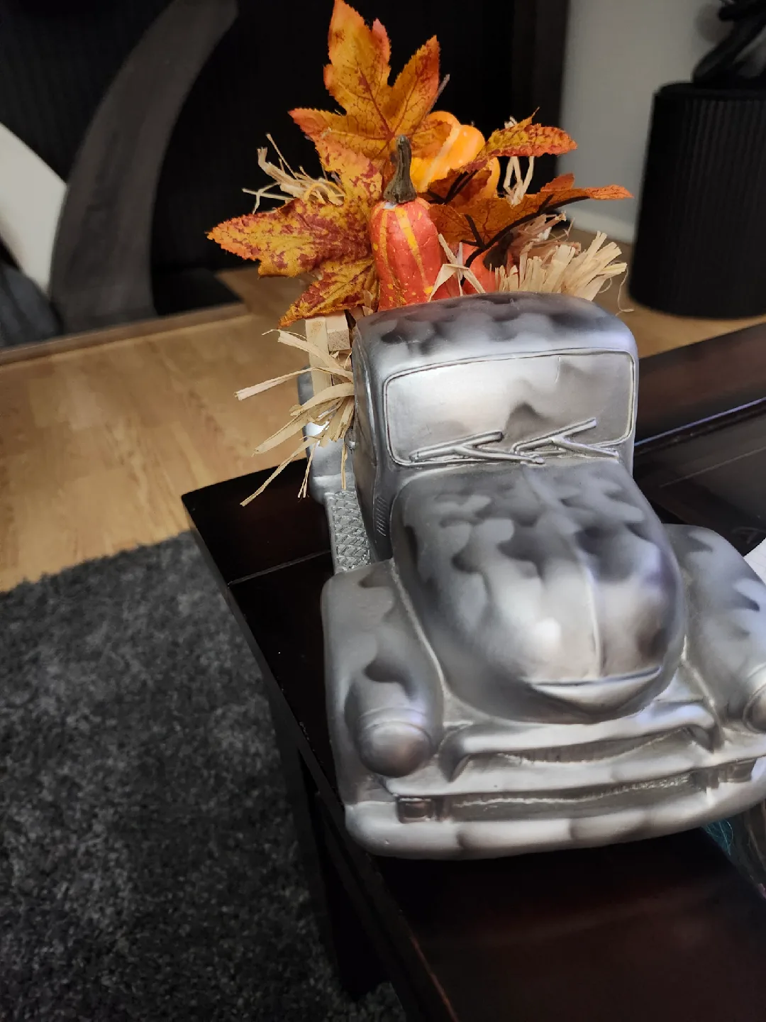 Fall Decor Truck with Pumpkins & Leaves image indicator(4)