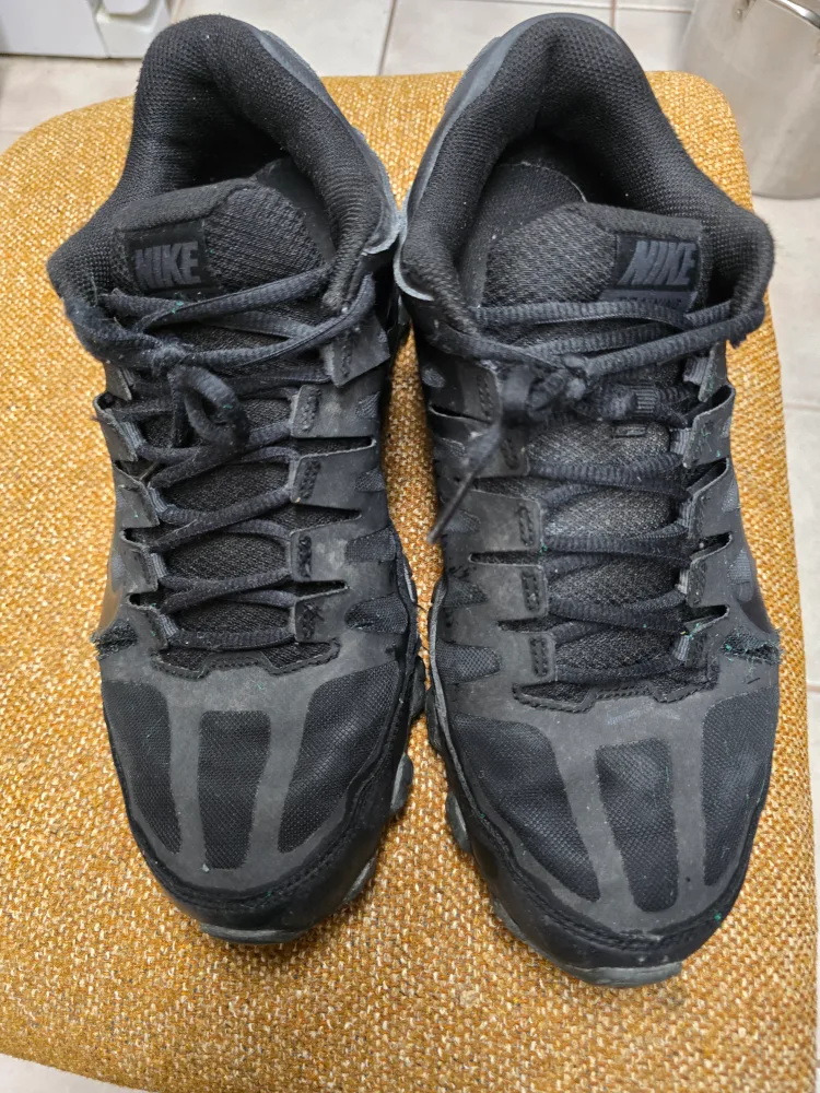 Nike Running Shoes - Size 11 image indicator(2)