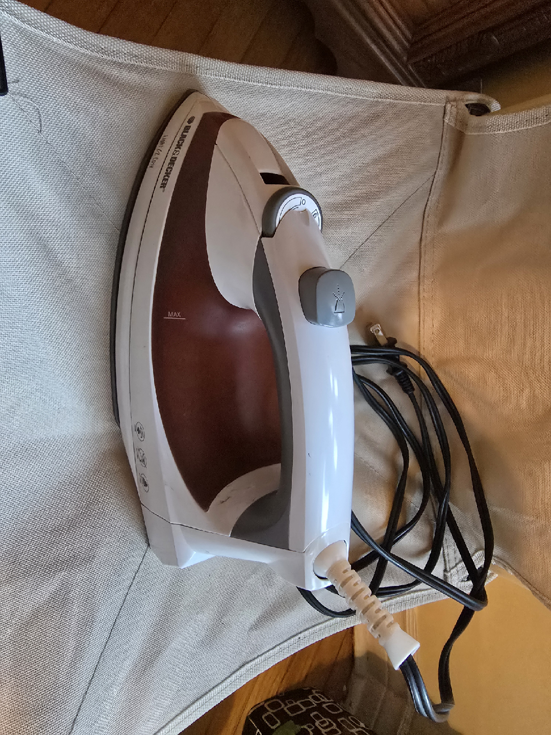 Black+Decker Light 'n Easy Iron - photo 3