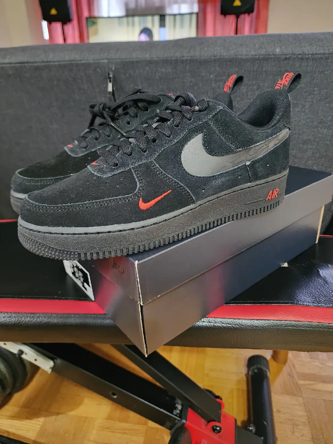 Nike Air Force 1 '07 LV8 Black/Red Size 8.5 image indicator(3)
