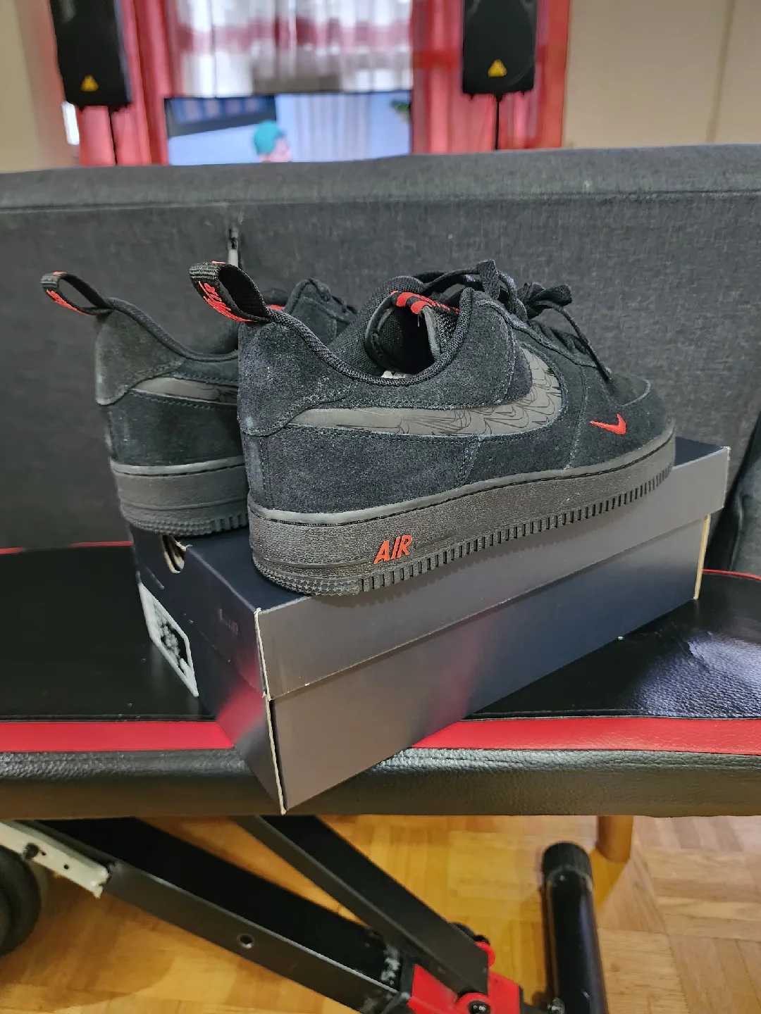 Nike Air Force 1 '07 LV8 Black/Red Size 8.5 image indicator(4)