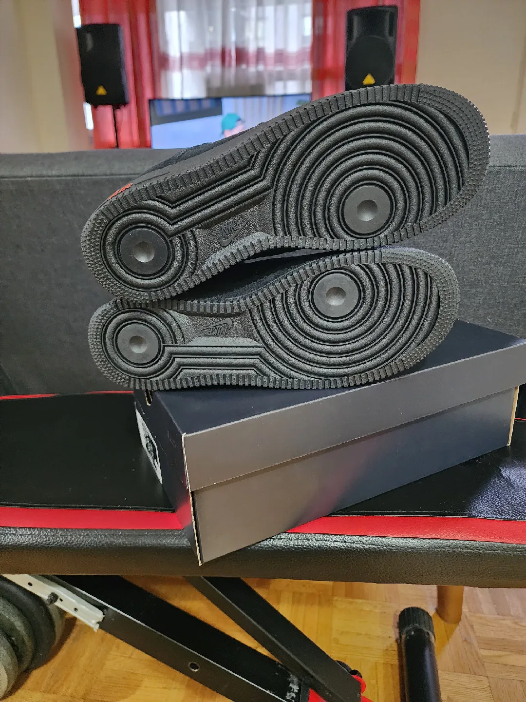 Nike Air Force 1 '07 LV8 Black/Red Size 8.5 image indicator(5)