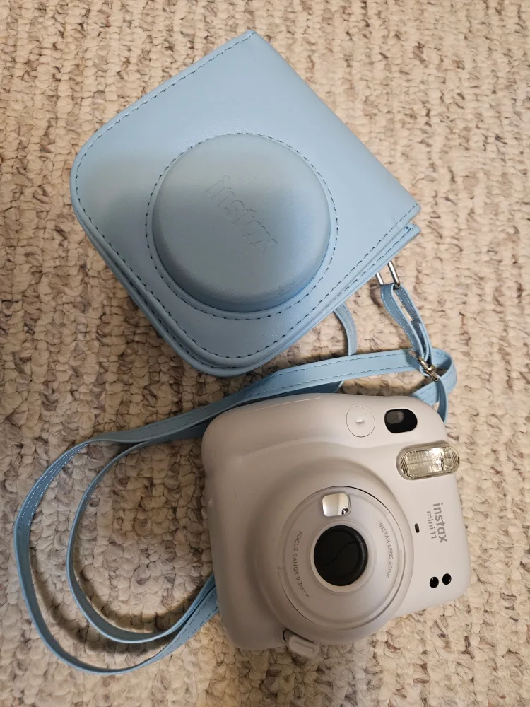 Fujifilm Instax Mini 11 Instant Camera with Case image indicator(3)