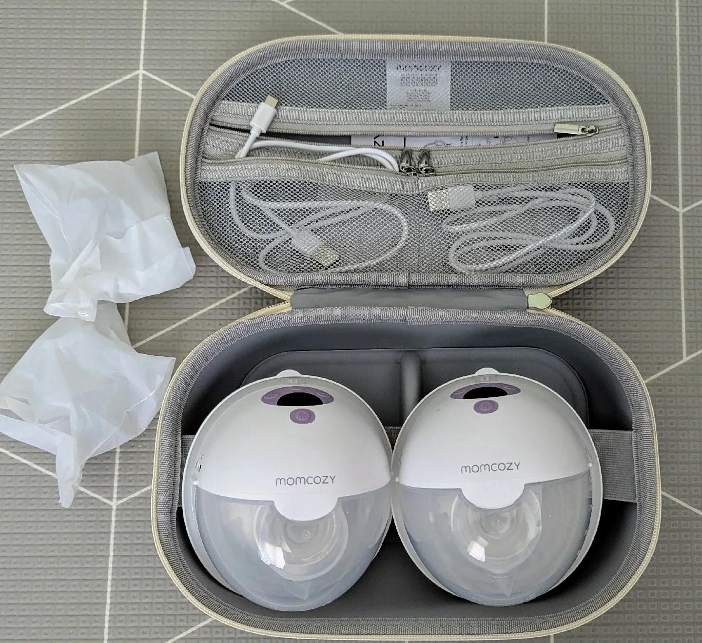 Momcozy M5 Breast Pumps - Like New!
