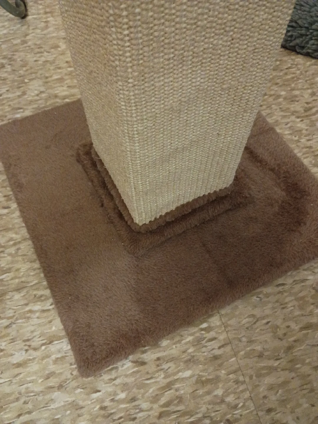 Cat Scratching Post - Brown image indicator(4)