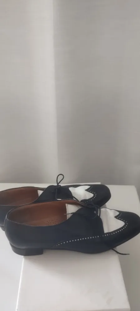 Élégance Black & White Leather Shoes image indicator(2)