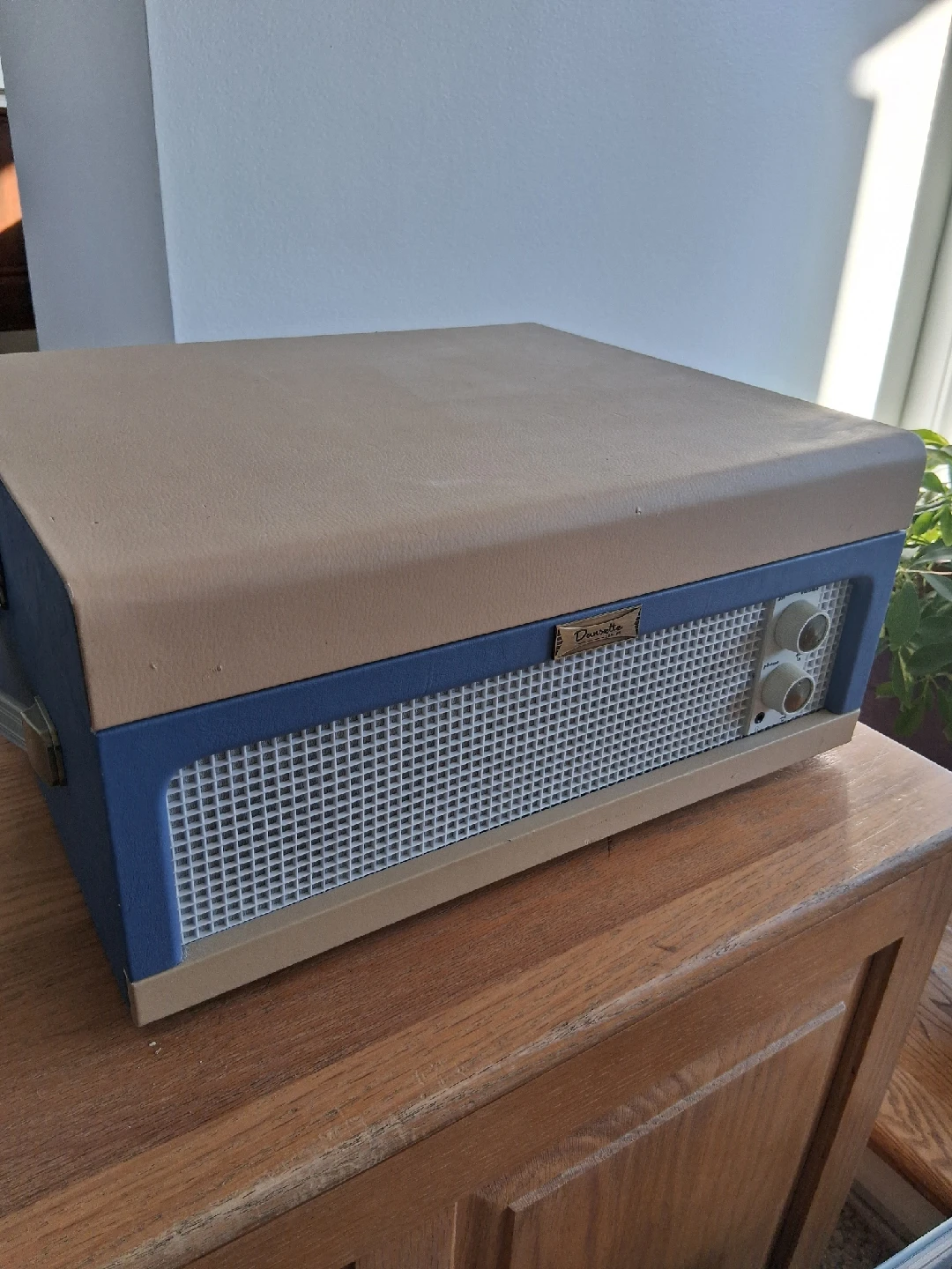 Crosley CR6234A Dansette Junior Portable Record Player - photo 3