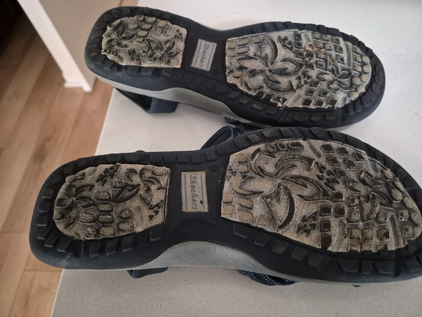 Skechers Memory Foam Sandals Size 10 image indicator(3)