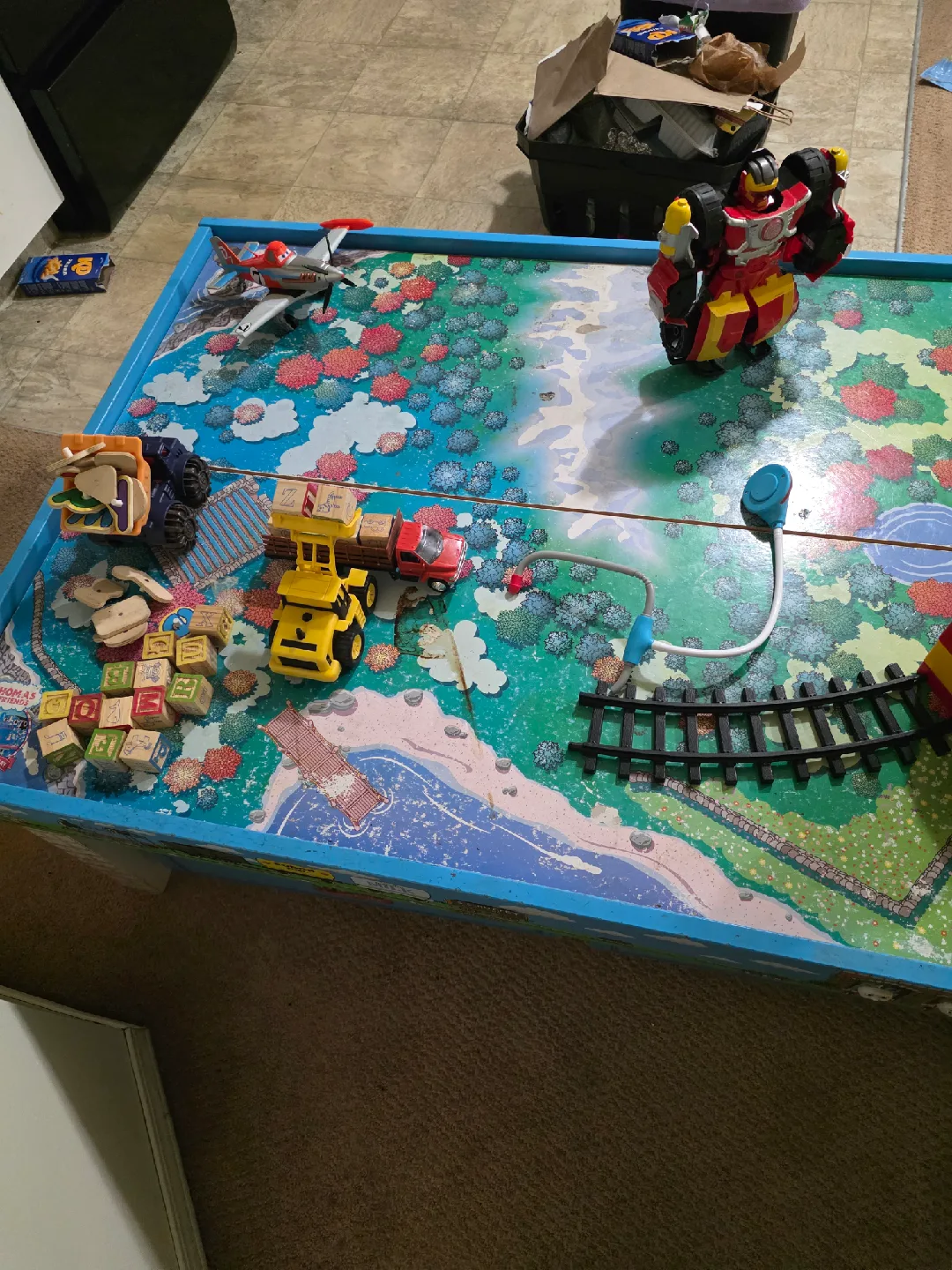 Thomas & Friends Train Table with Toys image indicator(3)