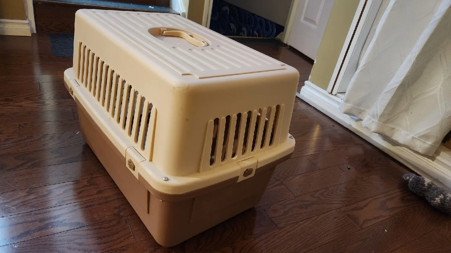 Tan and Brown Pet Carrier image indicator(2)