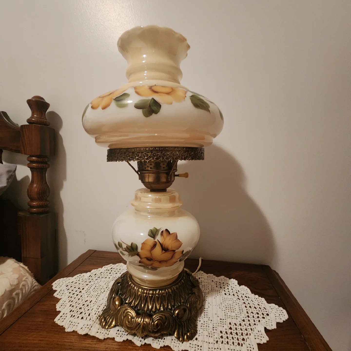 Vintage Floral Table Lamp image indicator(2)