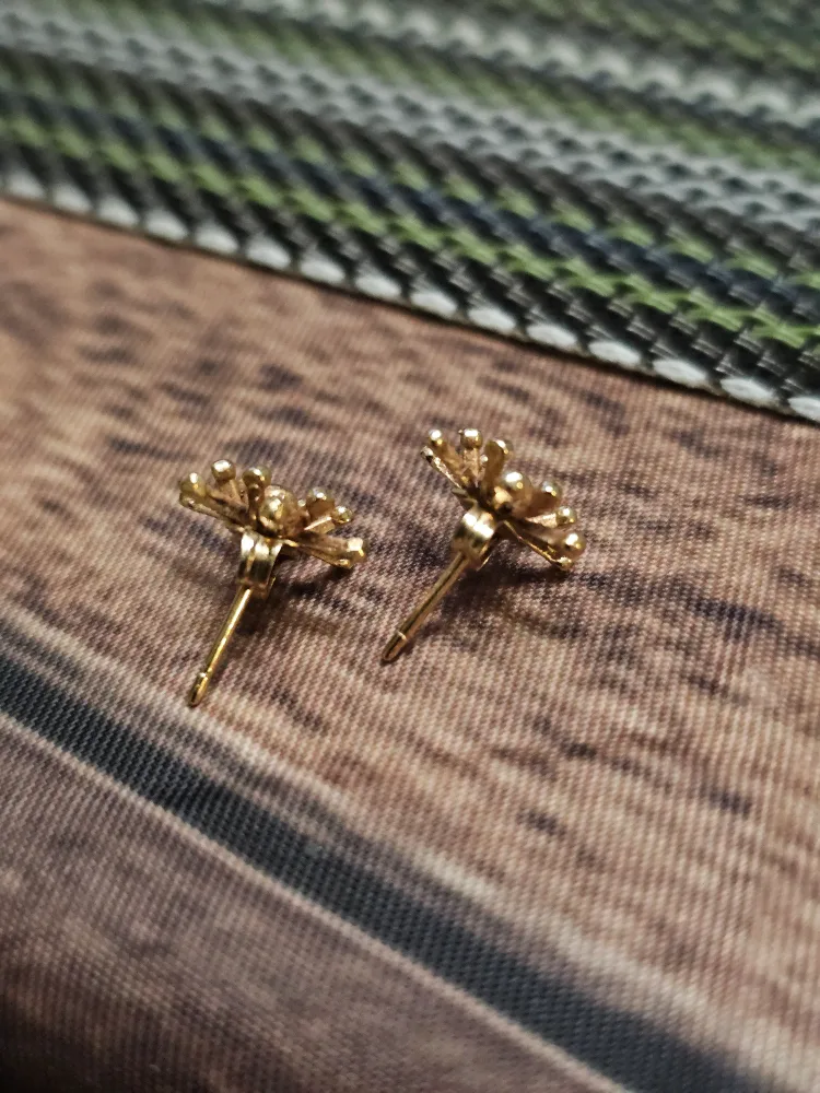 14K Gold Stud Earrings - 1.53g image indicator(3)