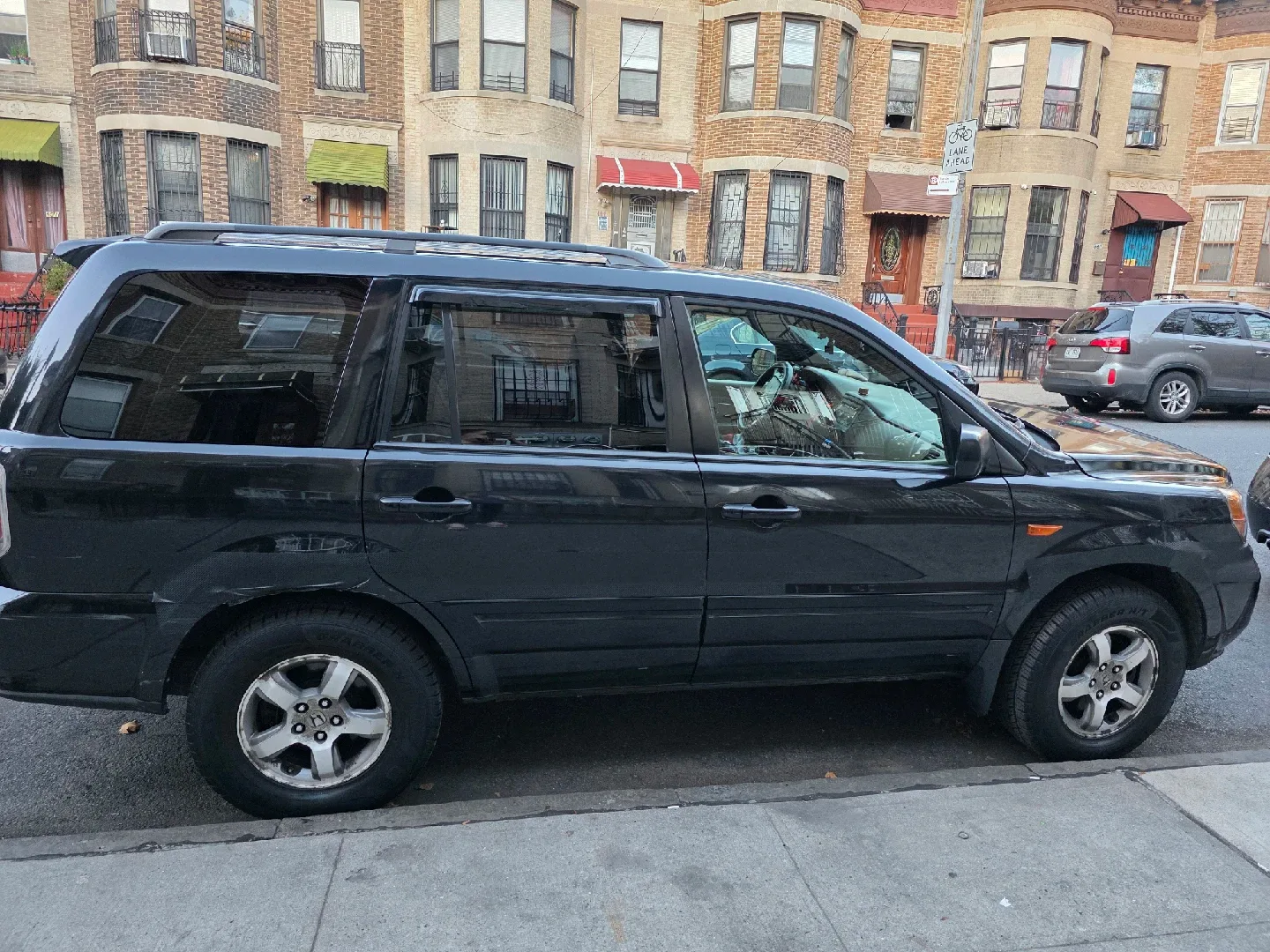 Honda Pilot SUV - Black image indicator(4)