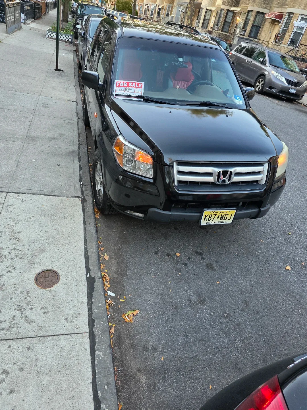 Honda Pilot SUV - Black image indicator(9)