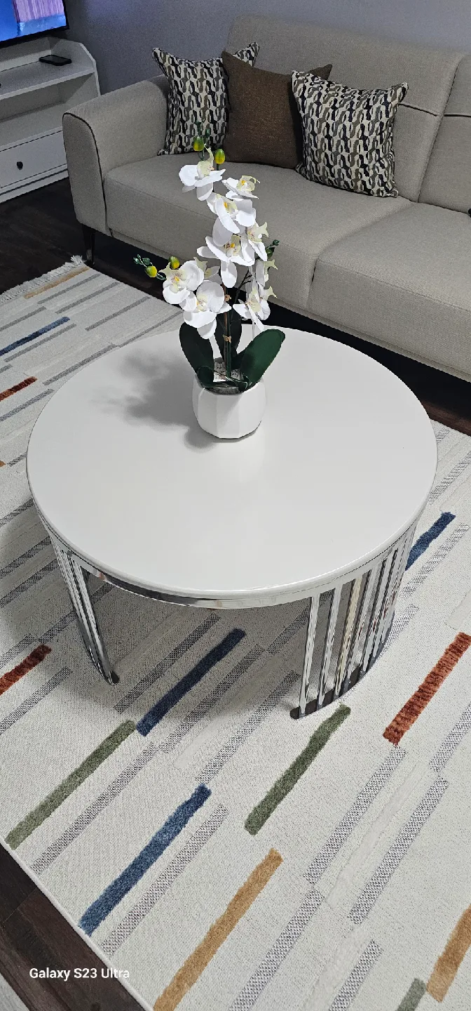 Round White Coffee Table with Chrome Legs image indicator(2)