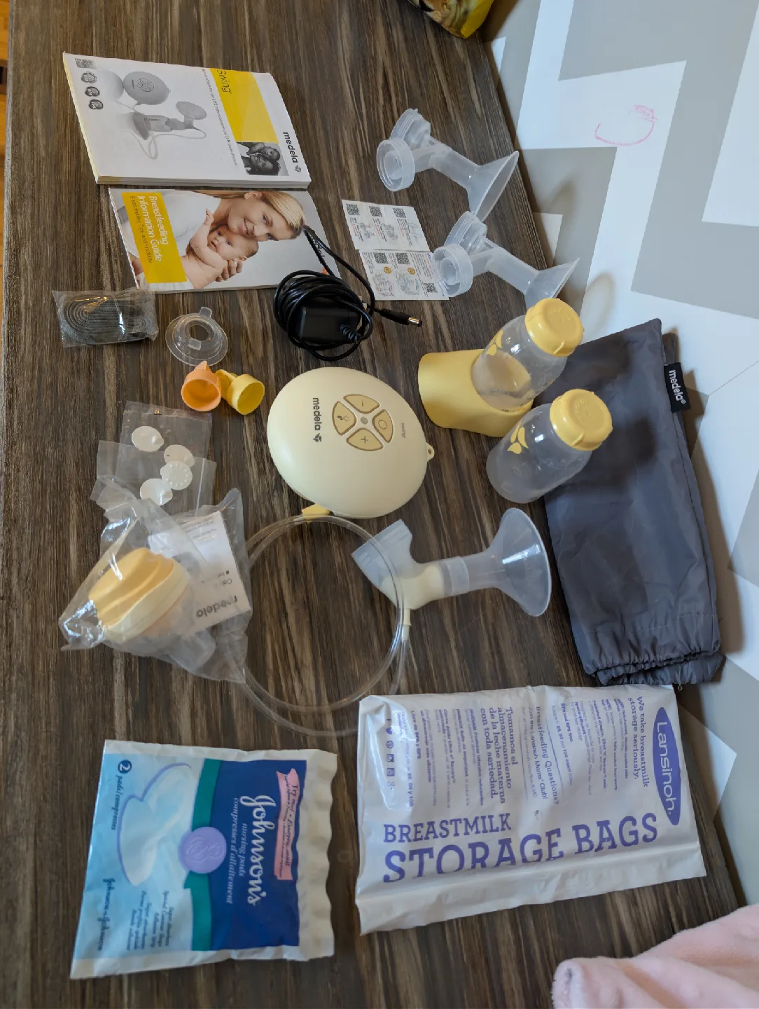 Medela Swing Breast Pump with Accessories image indicator(3)