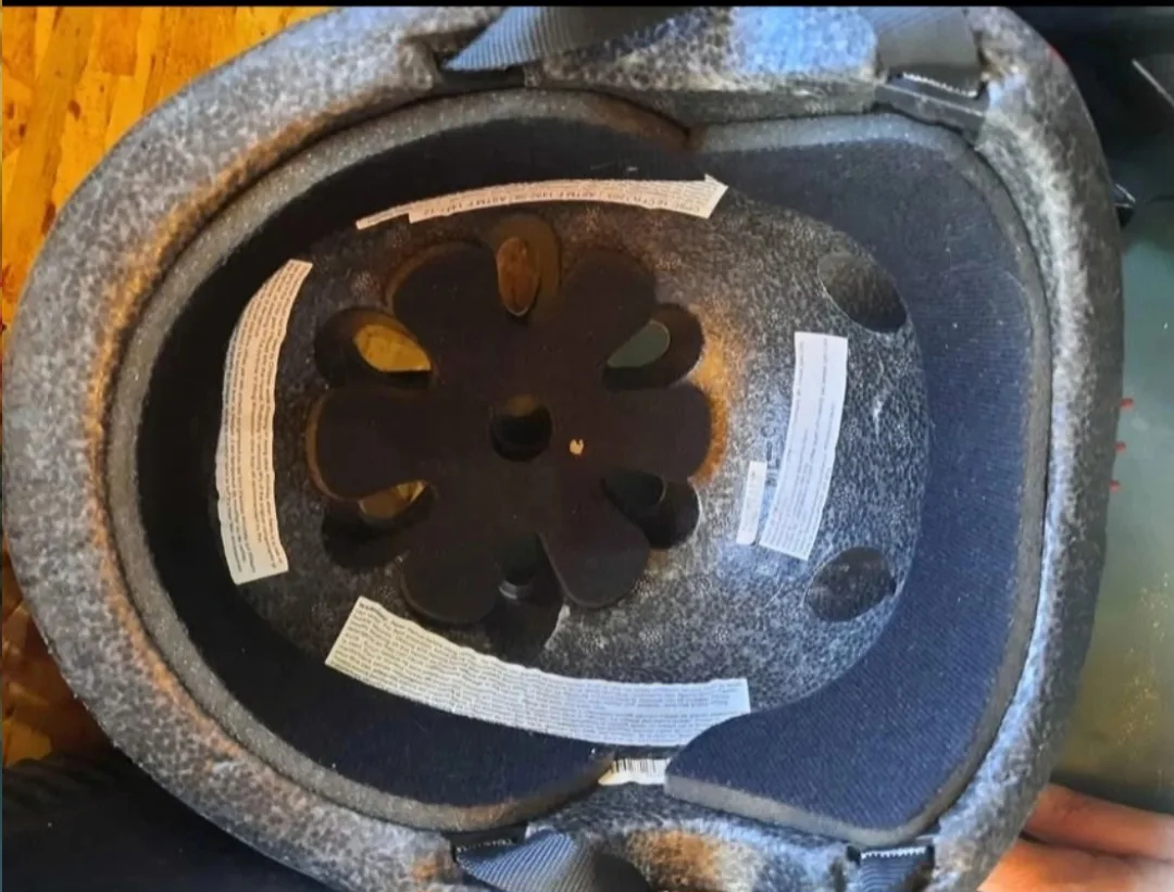 Skull & Star Kids Bike Helmet with Spikes image indicator(3)