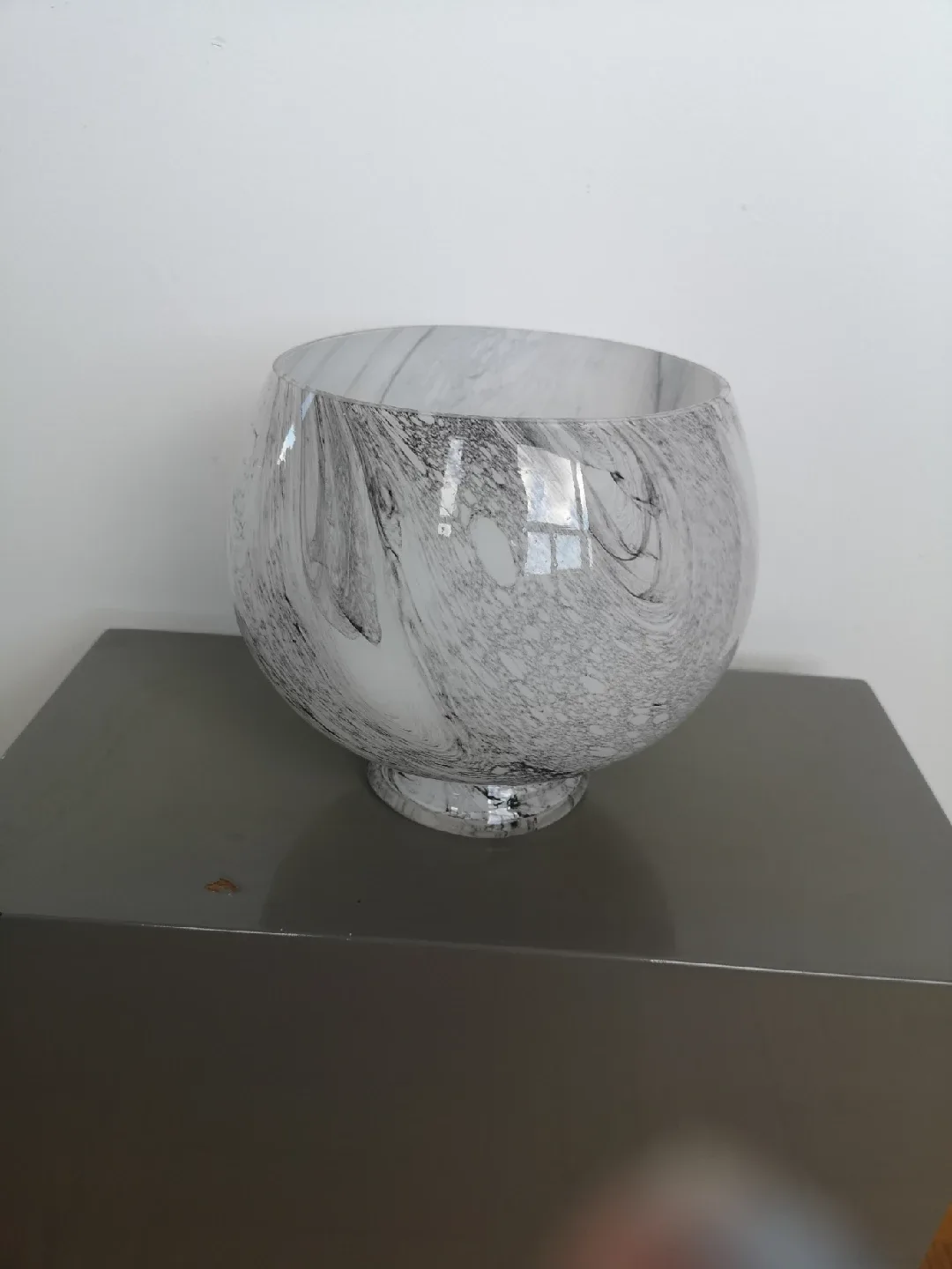 Swirl Patterned Glass Bowl image indicator(2)