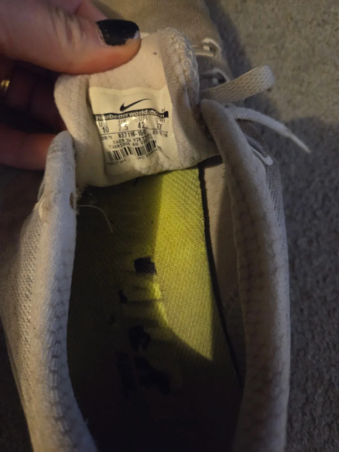 #Cleanout 🥕Nike Running Shoes - Size 10 image indicator(2)