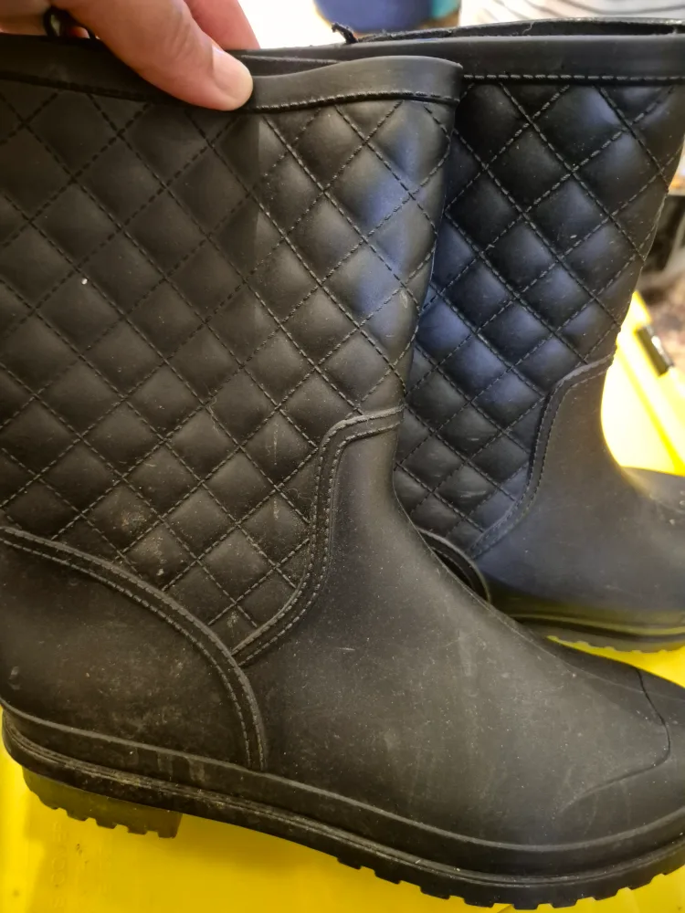 Black Quilted Rain Boots - Size 7.5 image indicator(2)