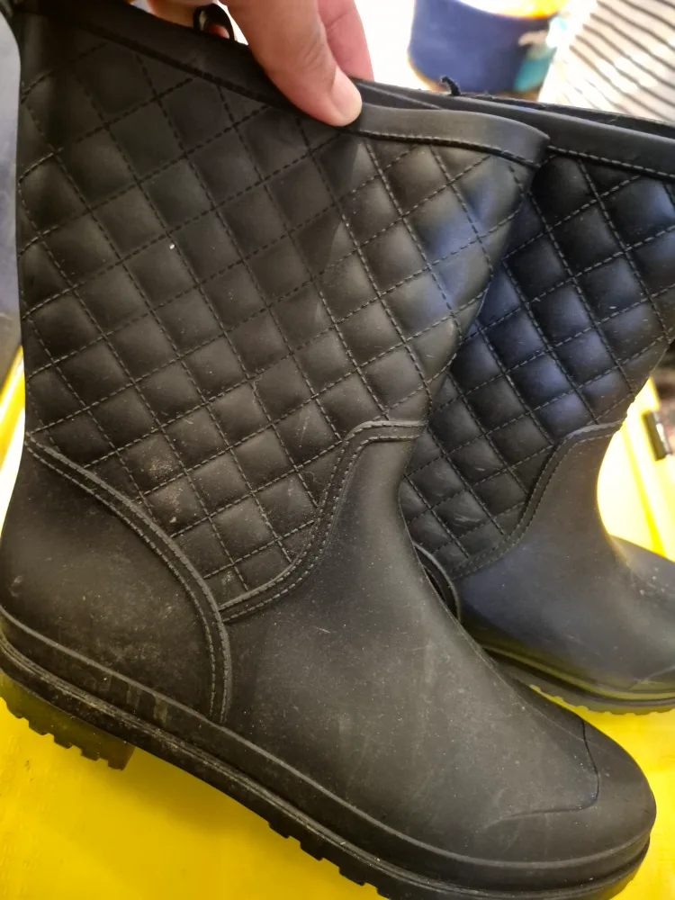 Black Quilted Rain Boots - Size 7.5 image indicator(4)