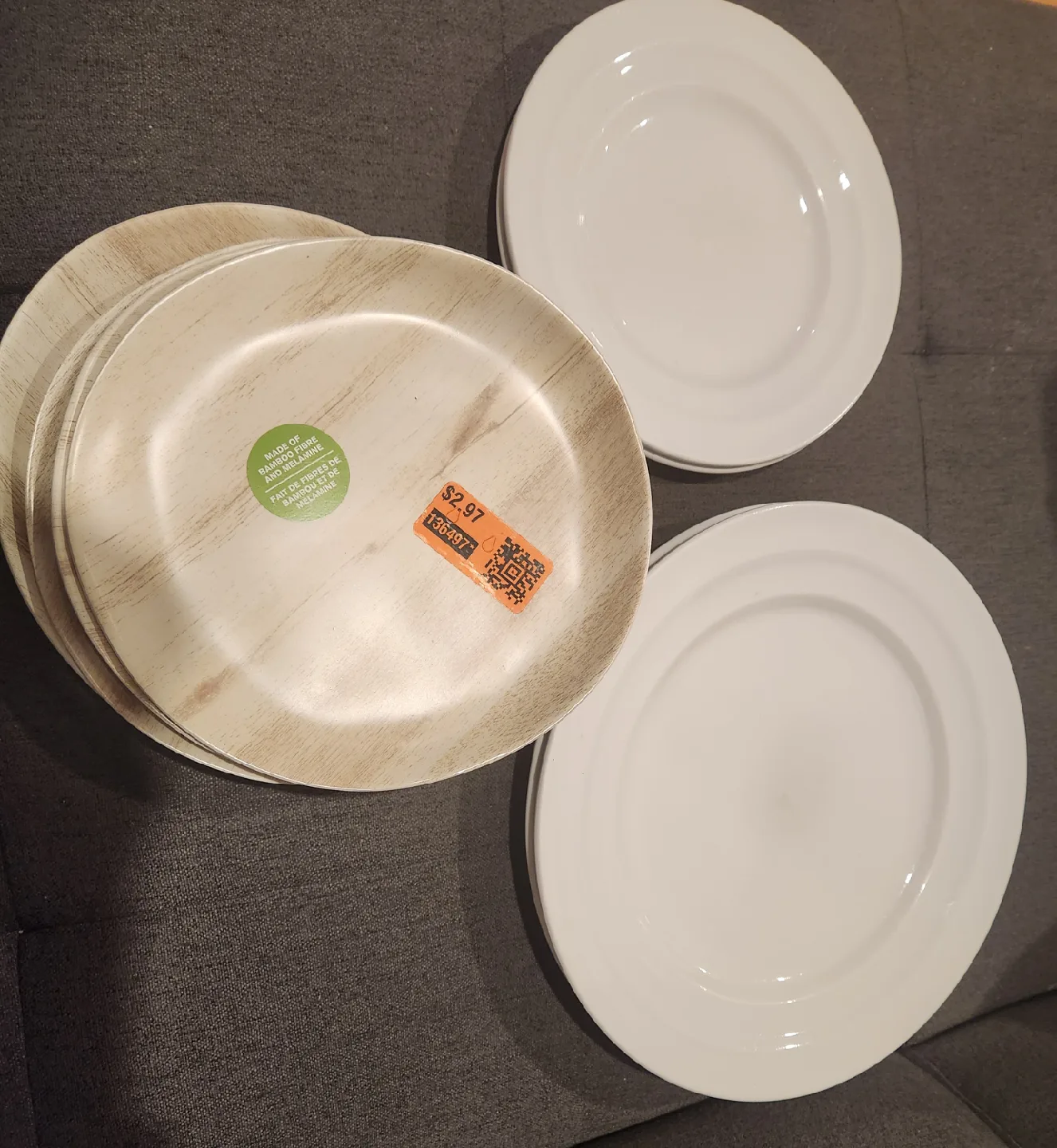 Dinnerware / Dishes (10 Plates total) image indicator(2)