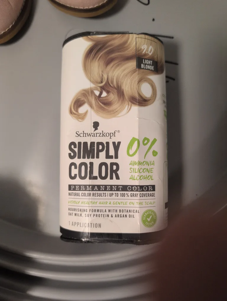 Schwarzkopf Simply Color 9.0 Light Blonde Hair Dye thumbnail