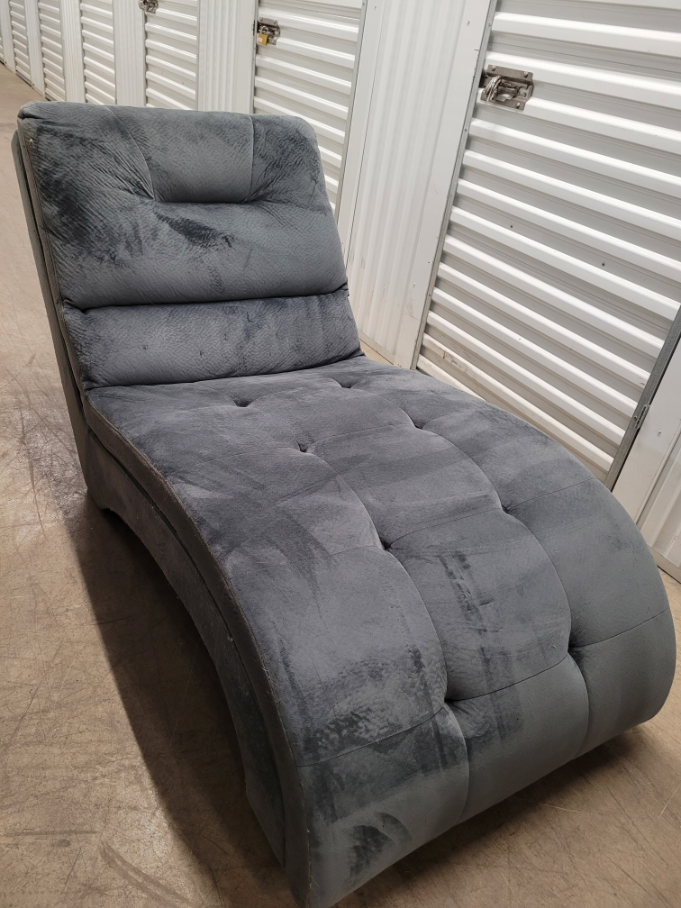 Gray Chaise Lounge Chair🥕🥕🥕