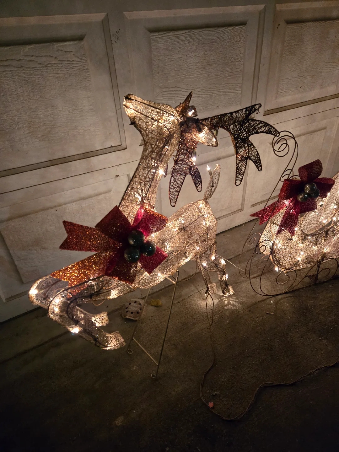 Christmas decorations Reindeer w lights and snow sled image indicator(2)