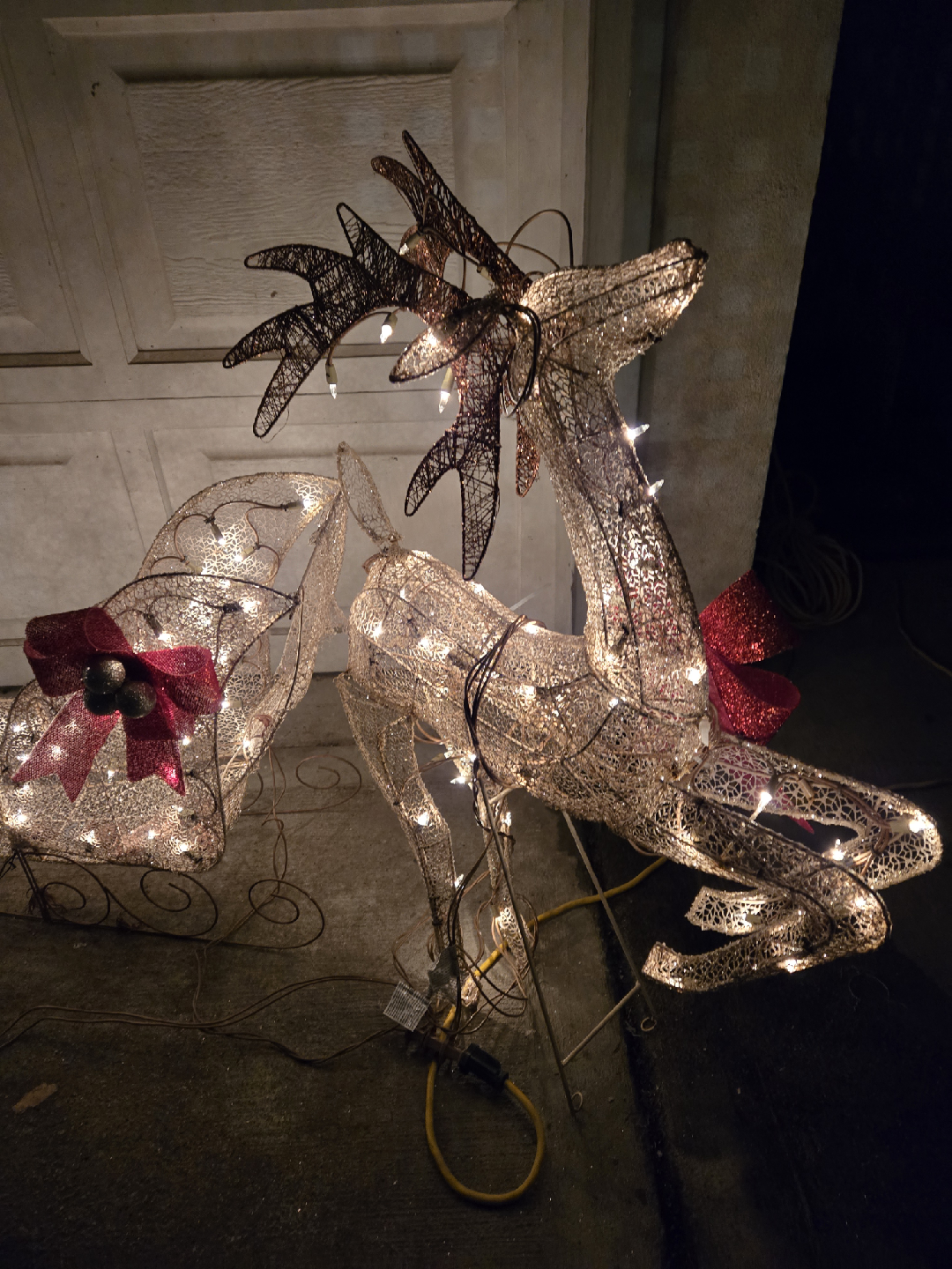 Christmas decorations Reindeer w lights and snow sled - photo 3