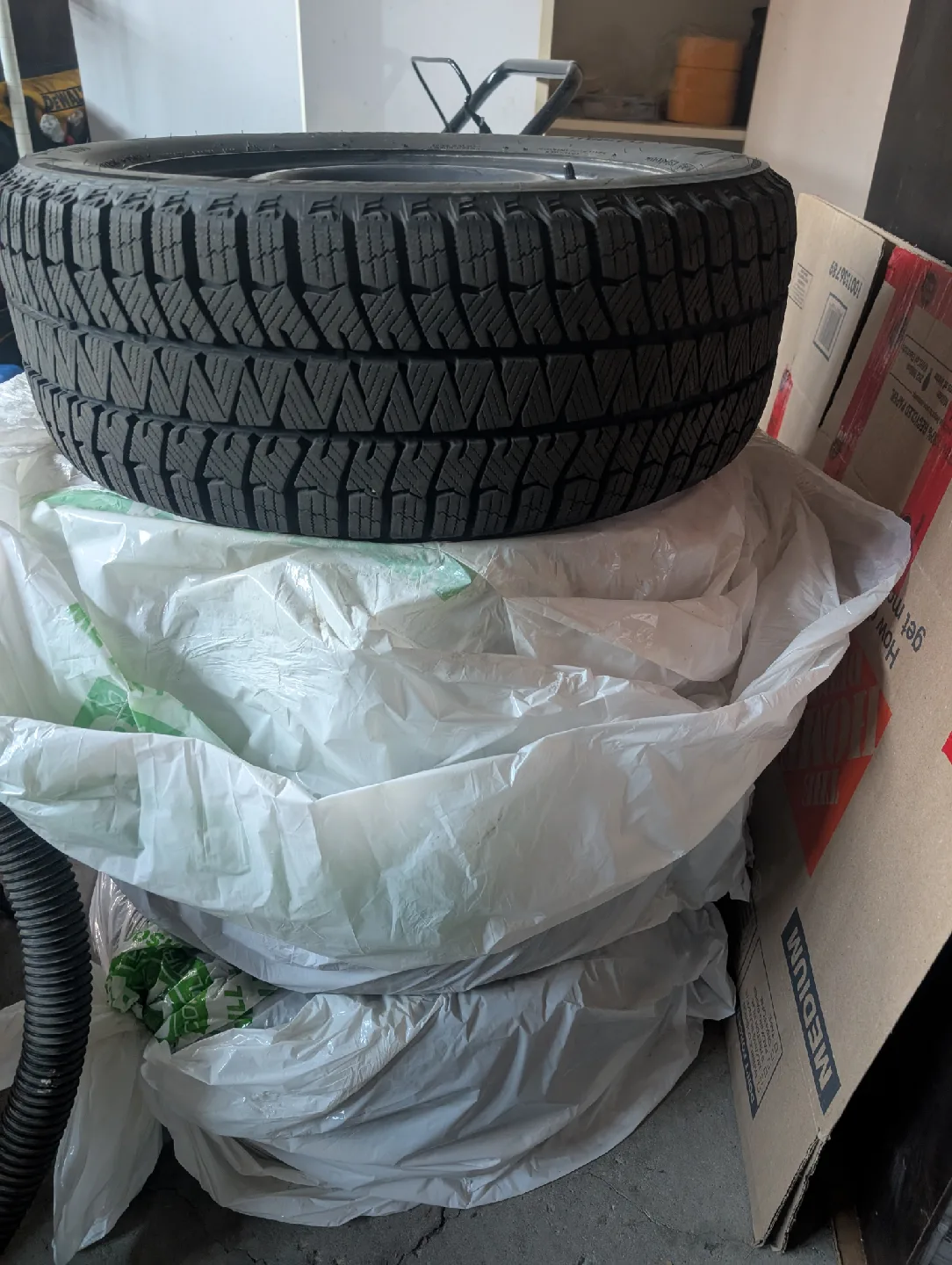 Bridgestone Blizzak WS90 205/55R16 Winter Tire image indicator(5)