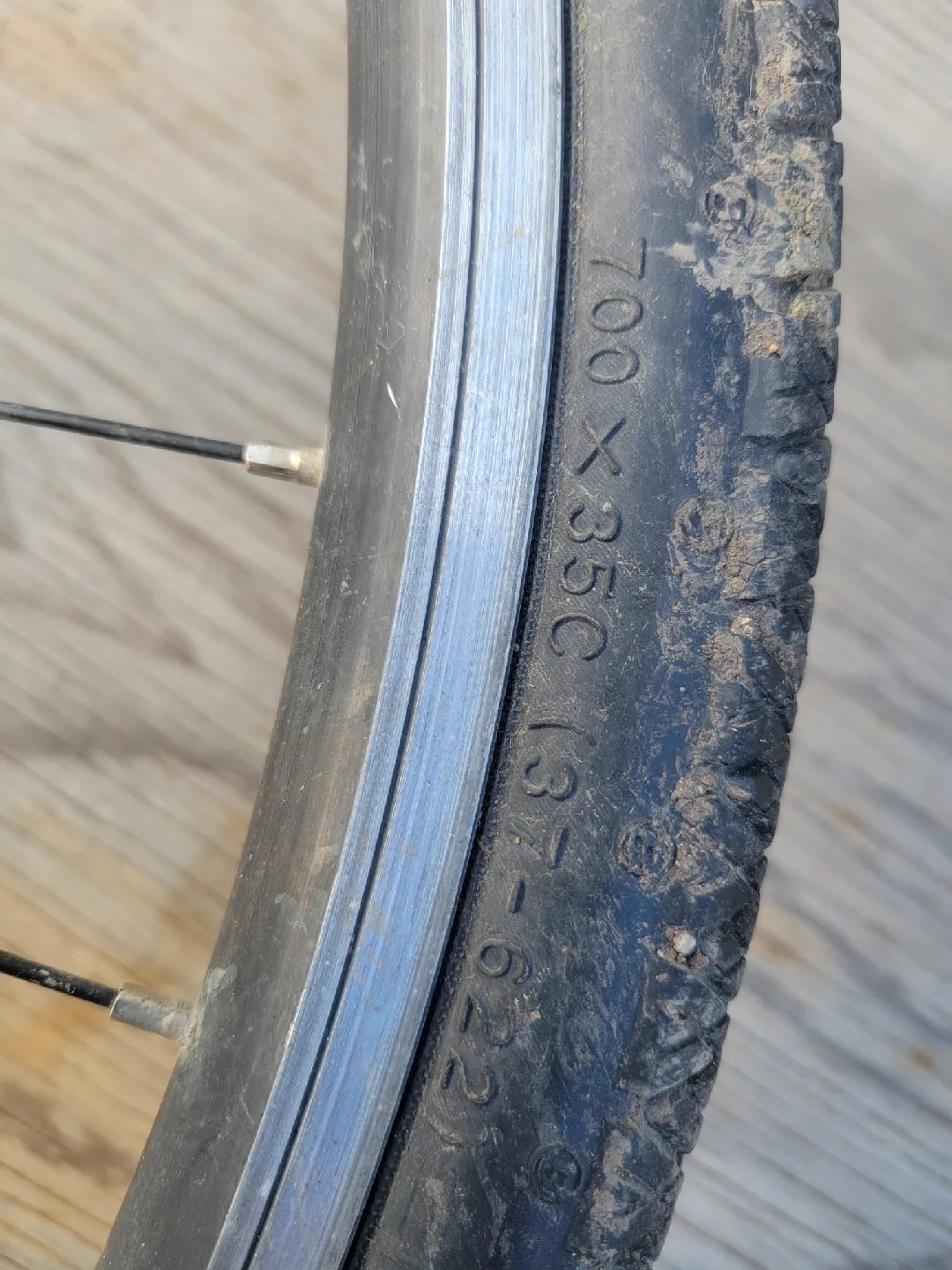 Bontrager Matrix 750 700x35c Bike Wheel image indicator(2)