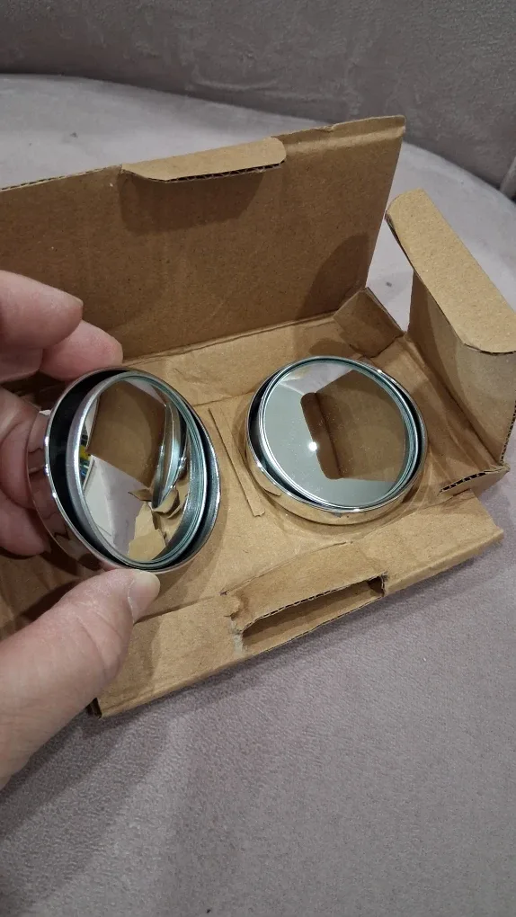 Blind Spot Mirrors, Two Adjustable 360-Degree Rearview Mirrors image indicator(3)