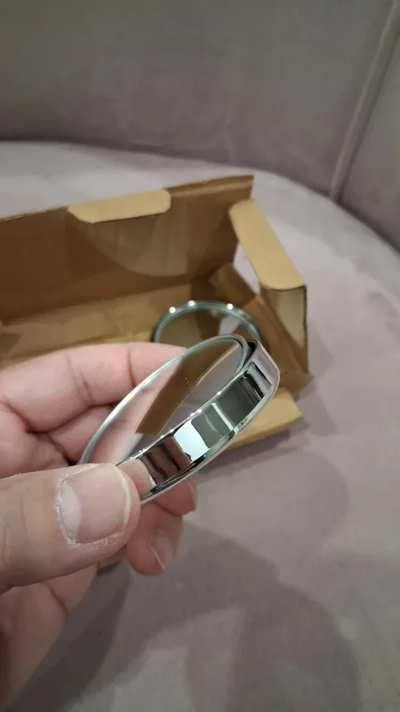 Blind Spot Mirrors, Two Adjustable 360-Degree Rearview Mirrors image indicator(5)