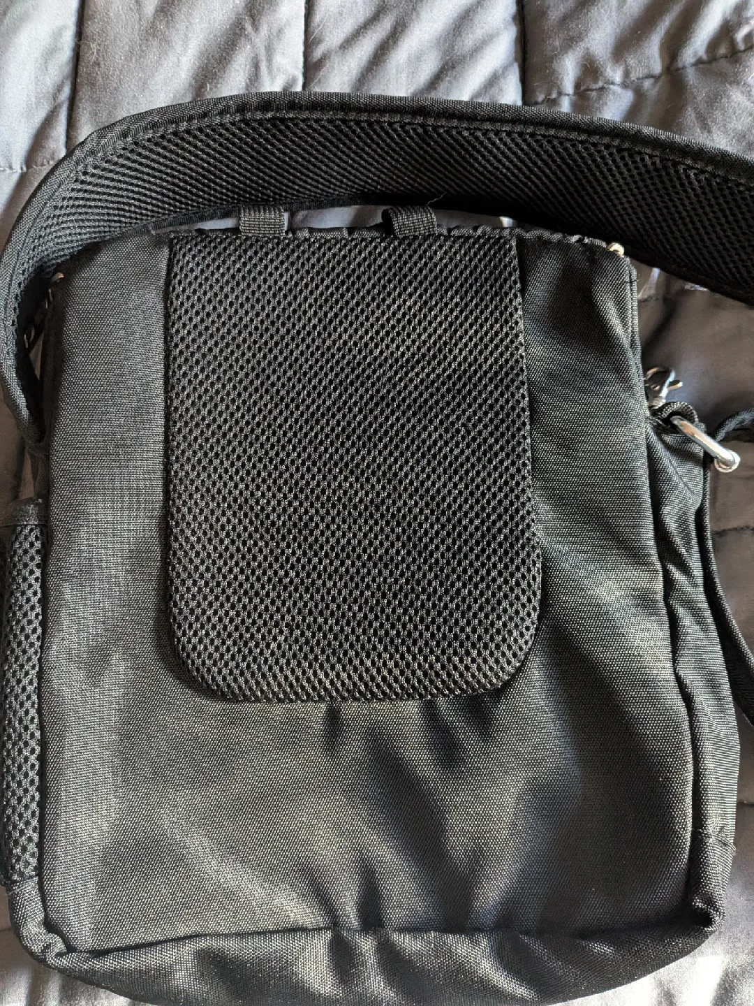 Swiss Gear Black Shoulder Bag - RFID Protection image indicator(6)