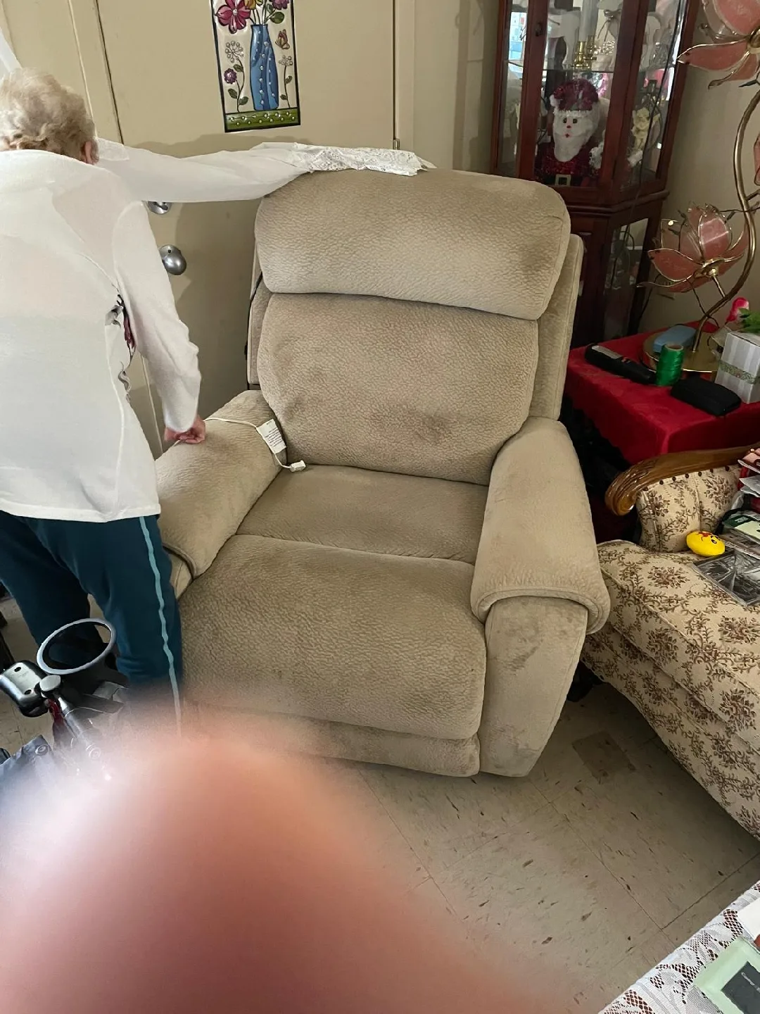 China Cabinet for a Corner image indicator(2)