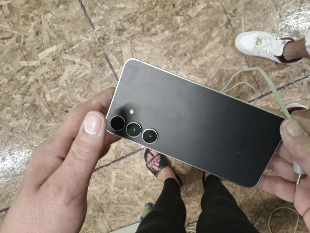 Samsung Galaxy S25FE - New image indicator(6)