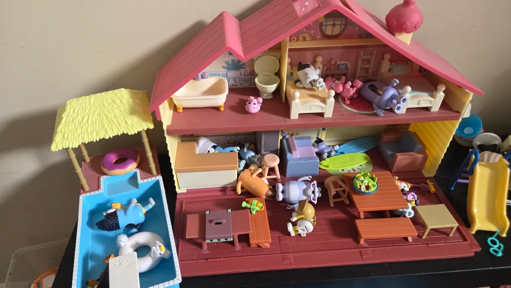 Bluey Family Home & 4WD Vehicle Playset image indicator(2)