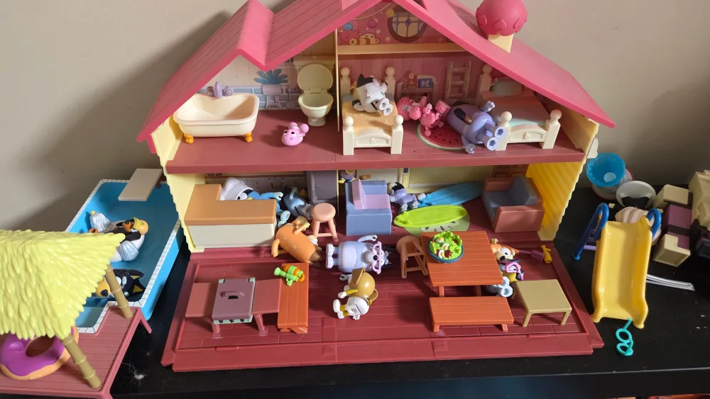 Bluey Family Home & 4WD Vehicle Playset image indicator(3)