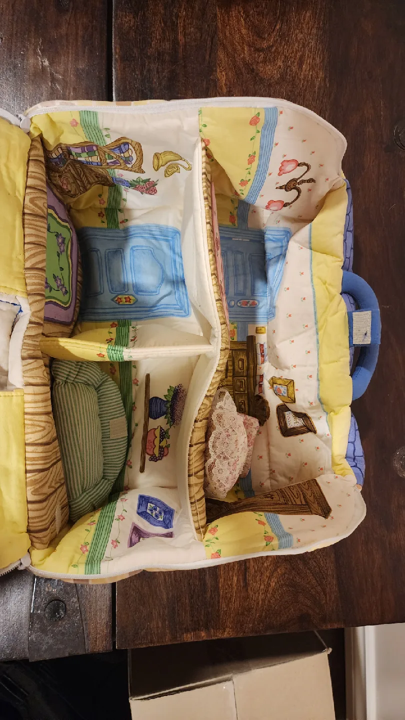 Vintage Pooh House Playset with Plush Figures image indicator(2)