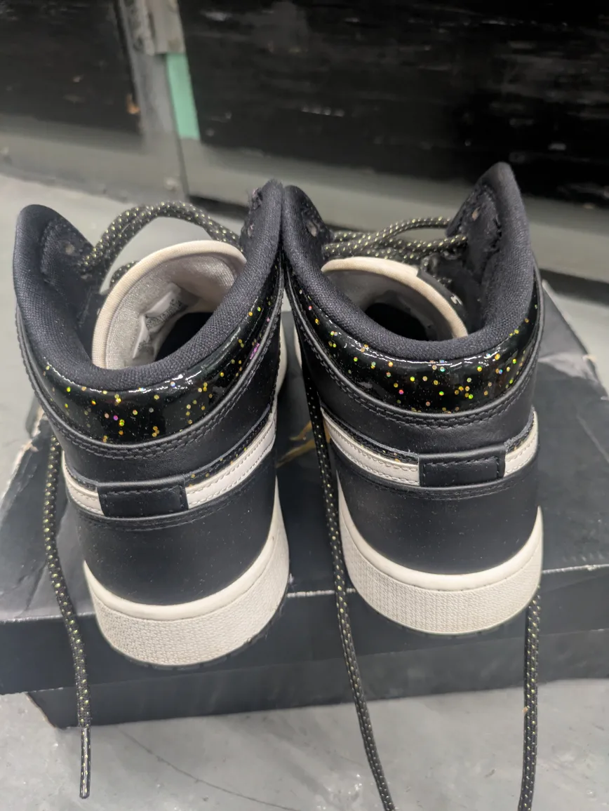 Air Jordan 1 Mid SE Black/White Glitter Size 5 image indicator(5)