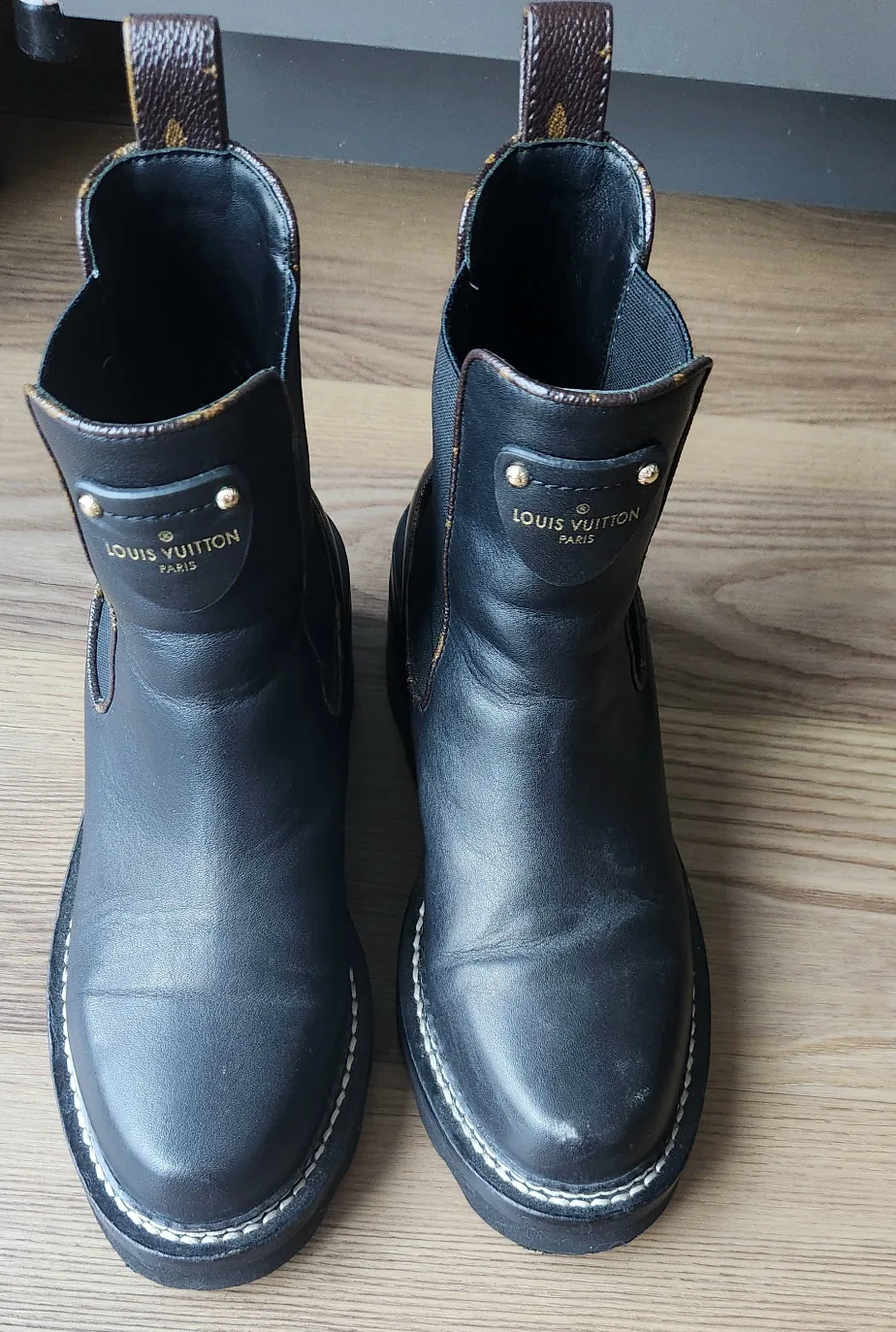 Louis Vuitton Black Leather Chelsea Boots SZ 6 image indicator(2)
