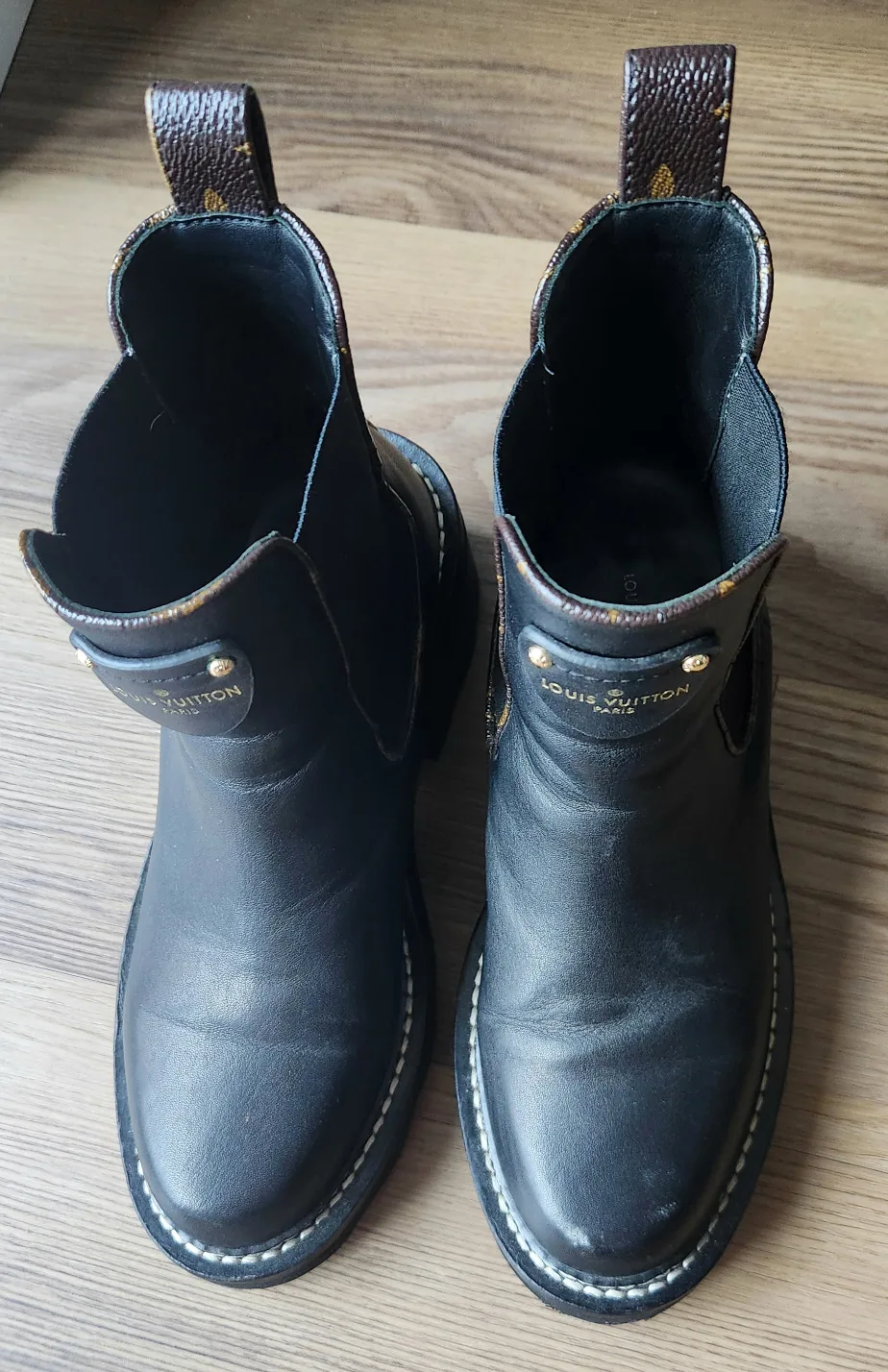 Louis Vuitton Black Leather Chelsea Boots SZ 6 image indicator(3)