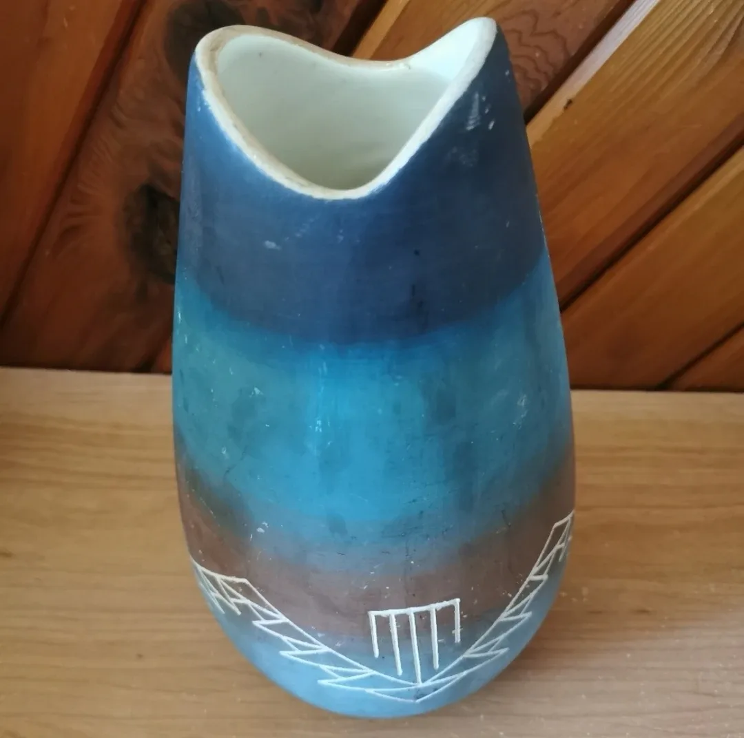 Native American Pottery Vase thumbnail