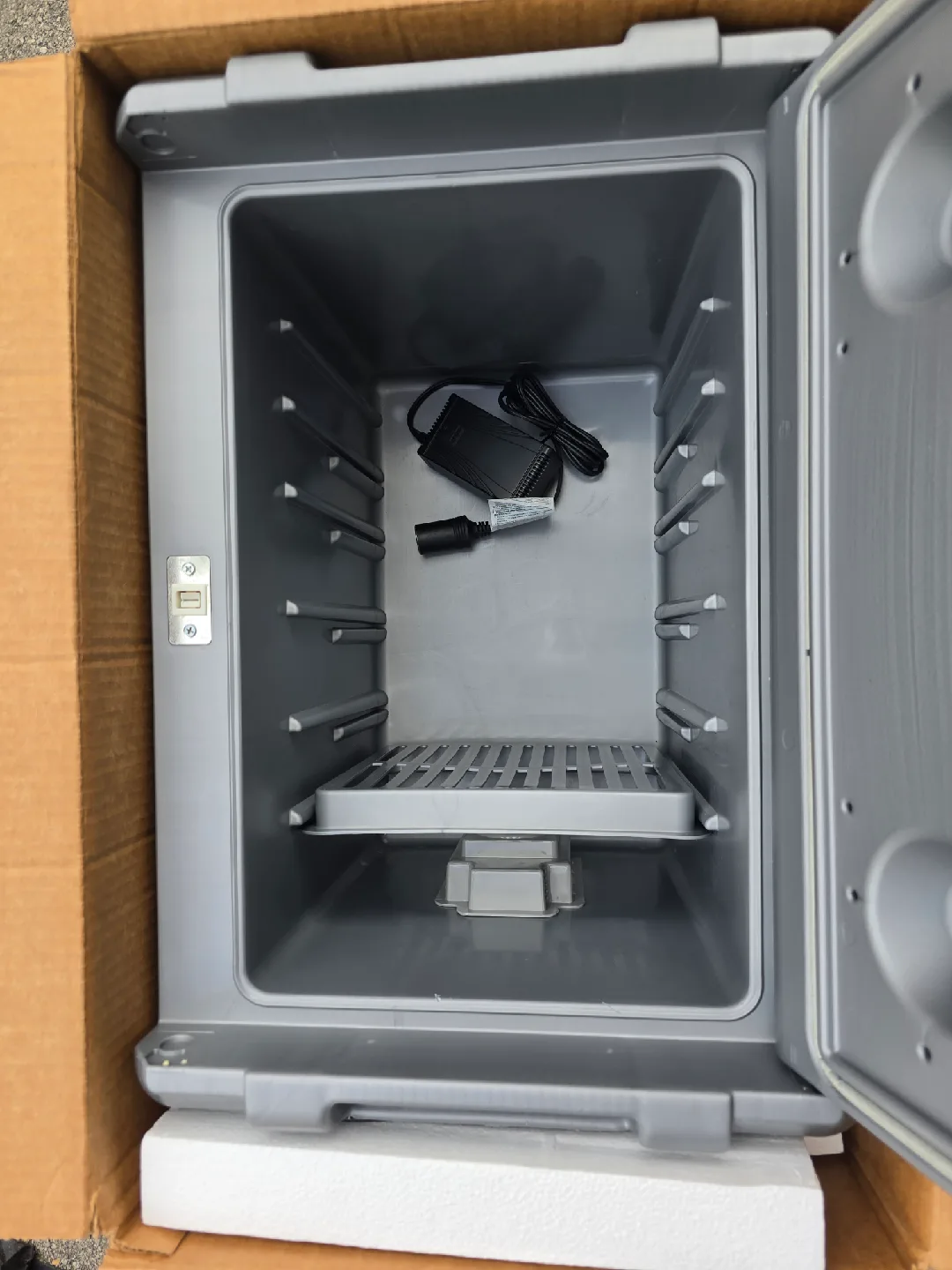 Coleman 40-Quart PowerChill Cooler - Like New! image indicator(4)