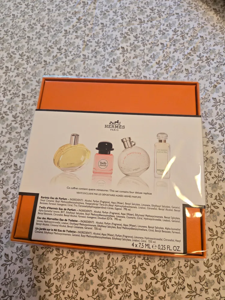 Hermès Women's Perfumes Discovery Set image indicator(2)