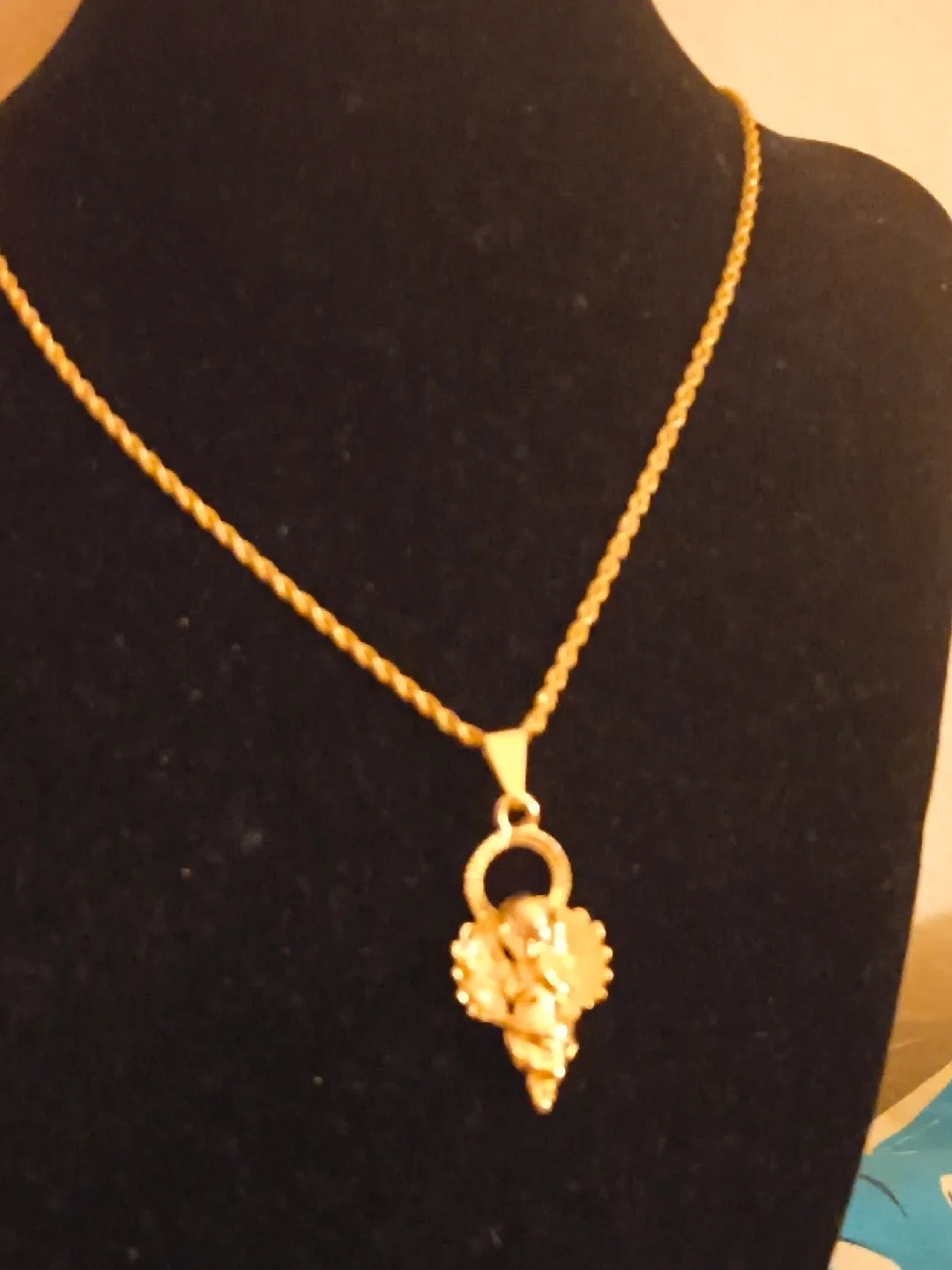 Gold Angel Pendant Necklace image indicator(2)