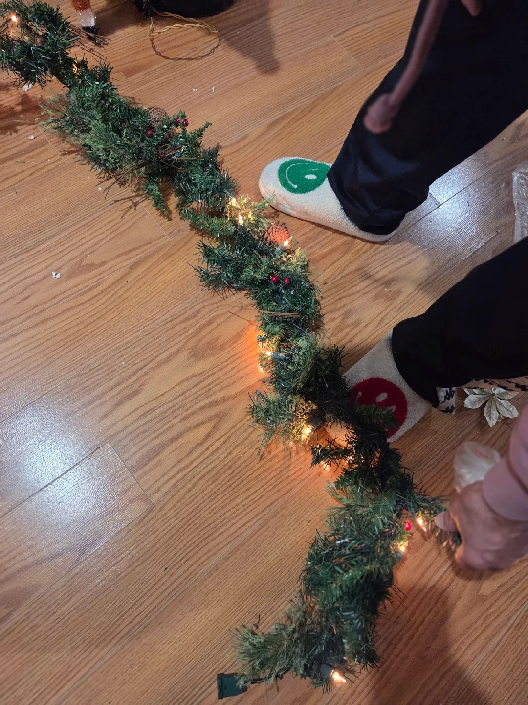 Christmas Garland with Lights image indicator(2)