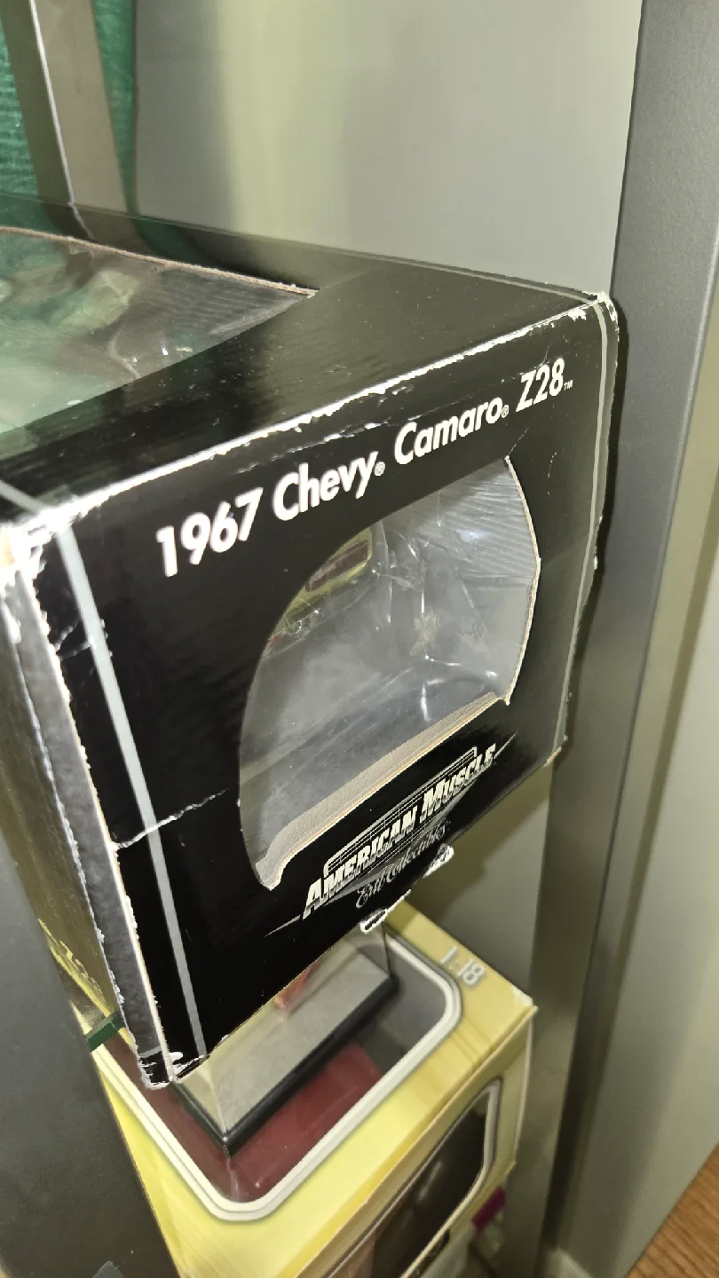 ERTL American Muscle 1967 Chevy Camaro Z28 Diecast 1:18 scale. image indicator(6)