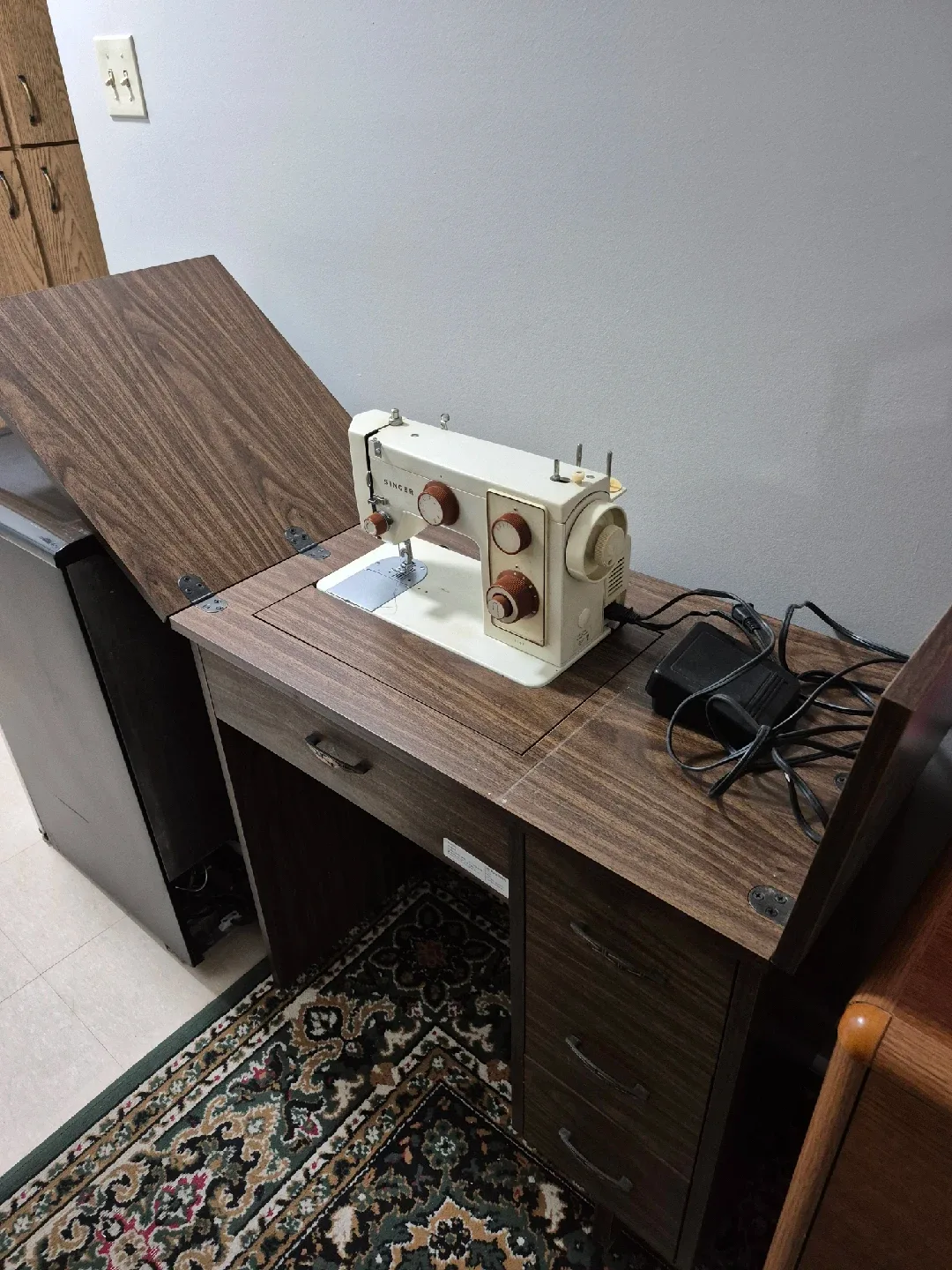 Singer Sewing Machine with Cabinet thumbnail